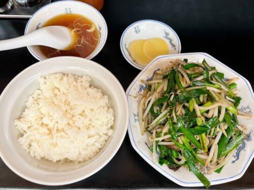 ニラレバ定食で食べる際はご飯を別途注文