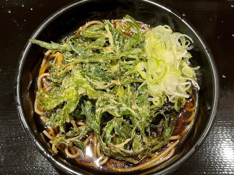 よもだそばのよもぎ天そば