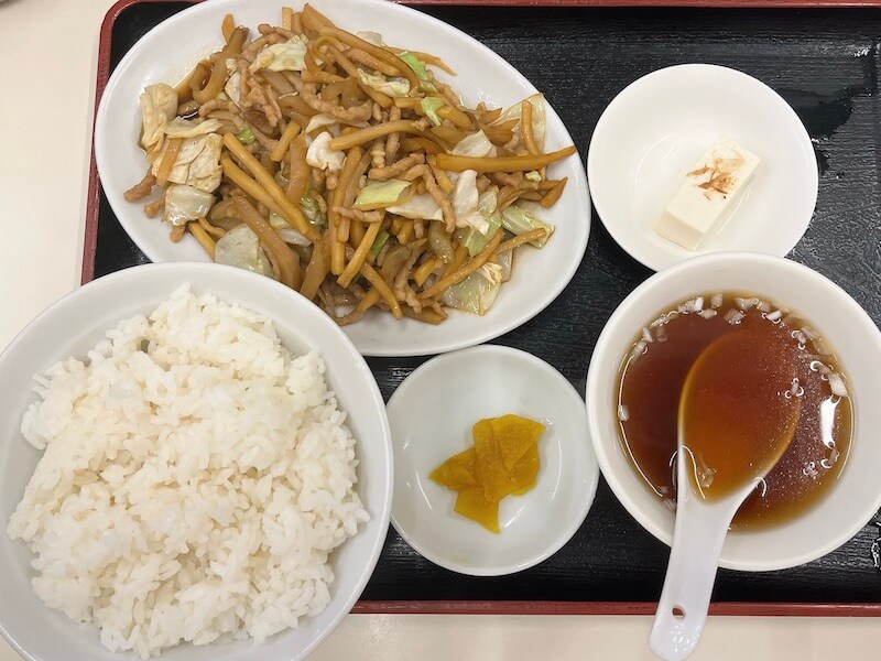 神楽坂飯店（飯田橋）の豚肉とザーサイの炒め定食