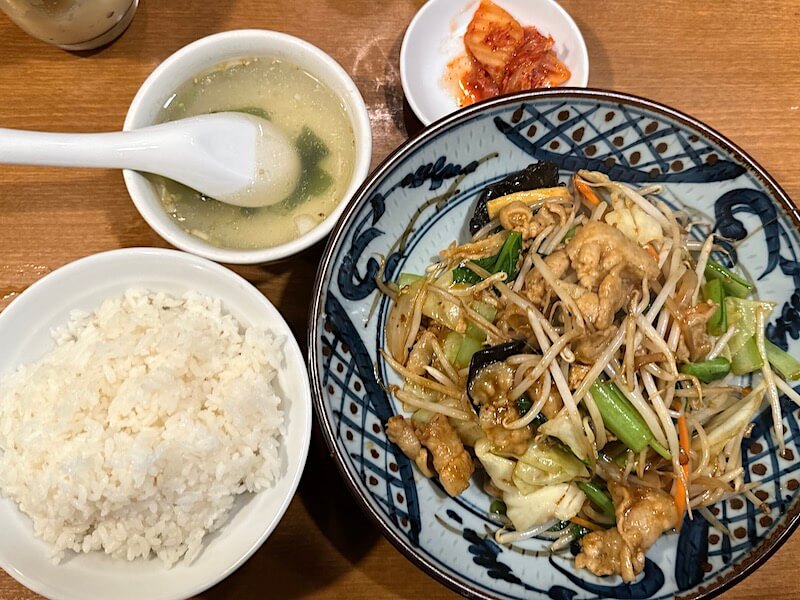 えびす飯店の肉野菜炒め定食