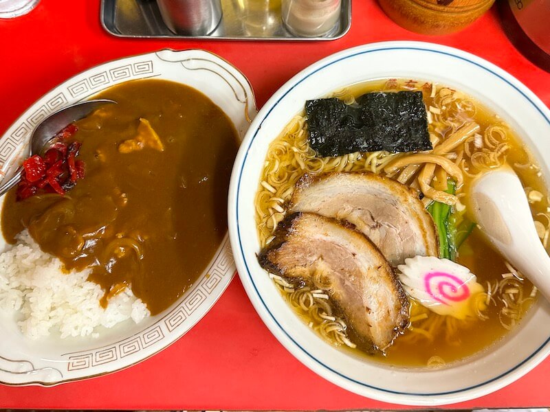 亀有飯店の半カレーライスとラーメン