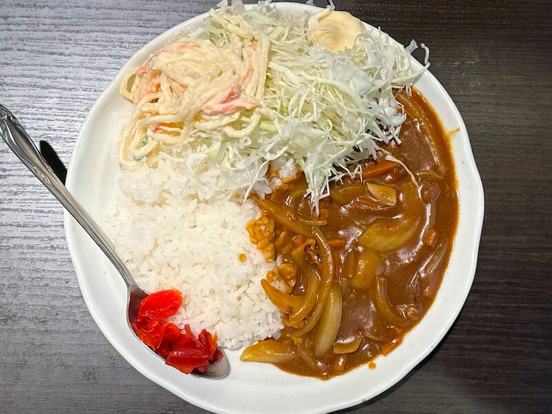 志野（五反田）のカレーライス（サラダ付き）