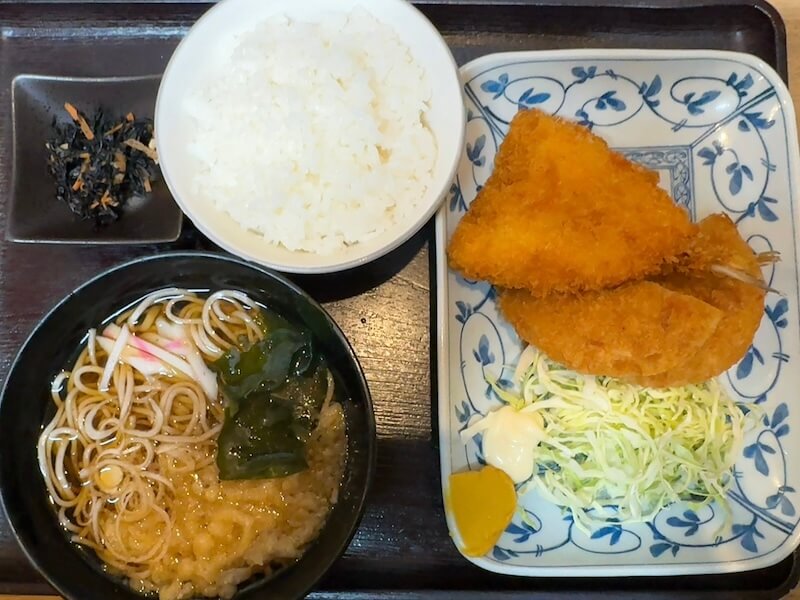 梟小路（池袋）のアジフライ・ハムカツ合い盛り定食（ミニそばに変更）