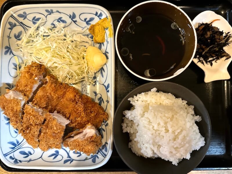 梟小路（池袋）のチキンカツ定食