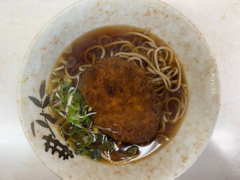 みまつ(馬喰横山)のメンチそば