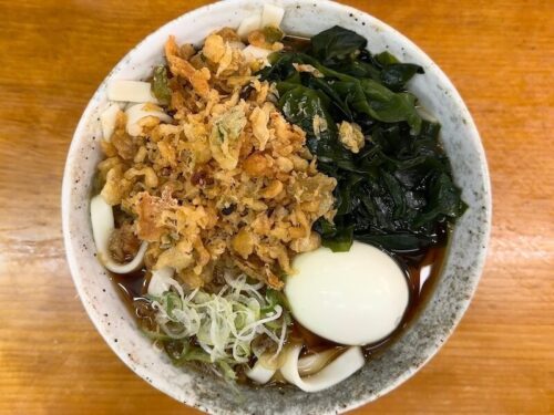 二葉のたぬきわかめ玉子うどん
