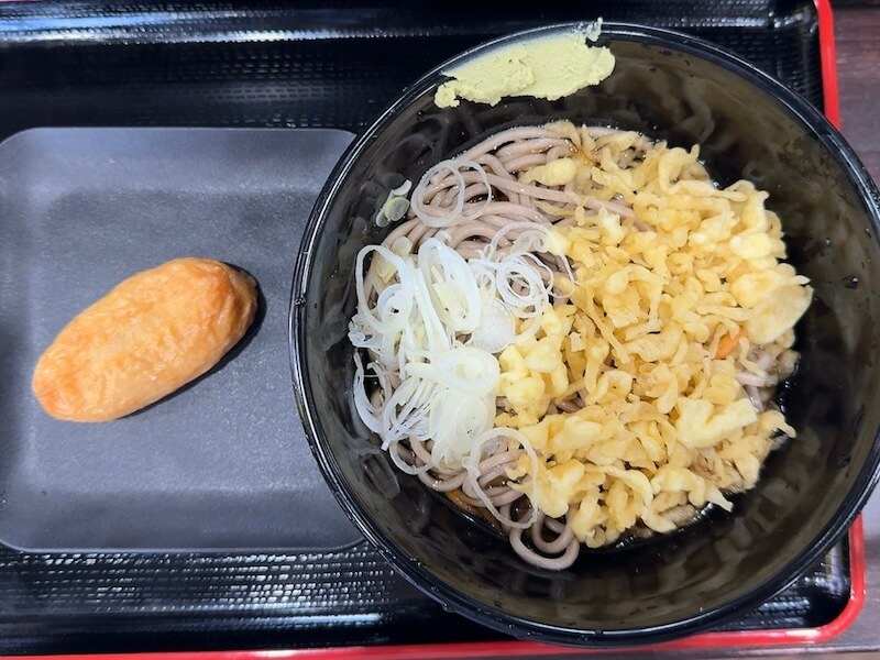 いなり寿司を冷やしたぬきと注文