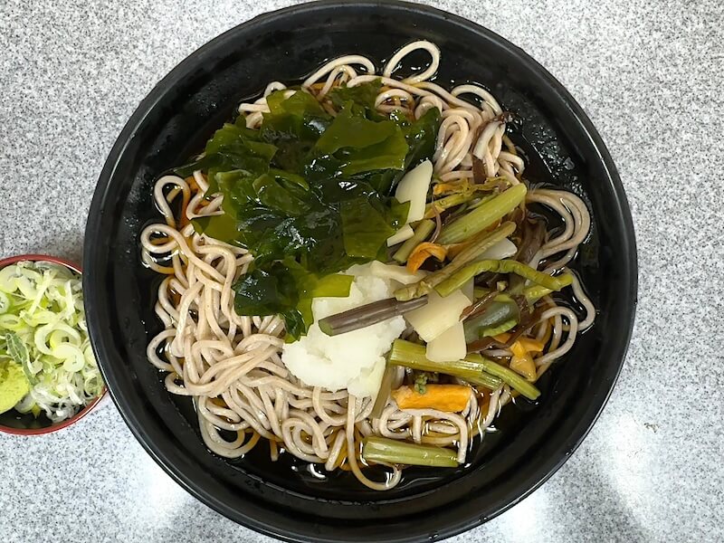 道中そば(五反田)の冷やし山菜おろしそば
