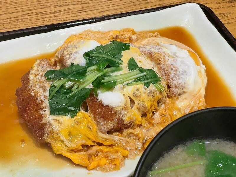 しょっぱくて濃いめの味のかつ煮