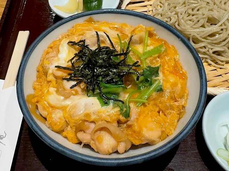 親子丼は2/3人前ぐらいのボリューム感