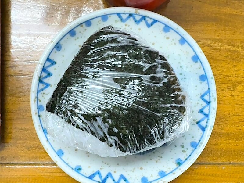 芭蕉そば(森下)のおにぎり(梅)
