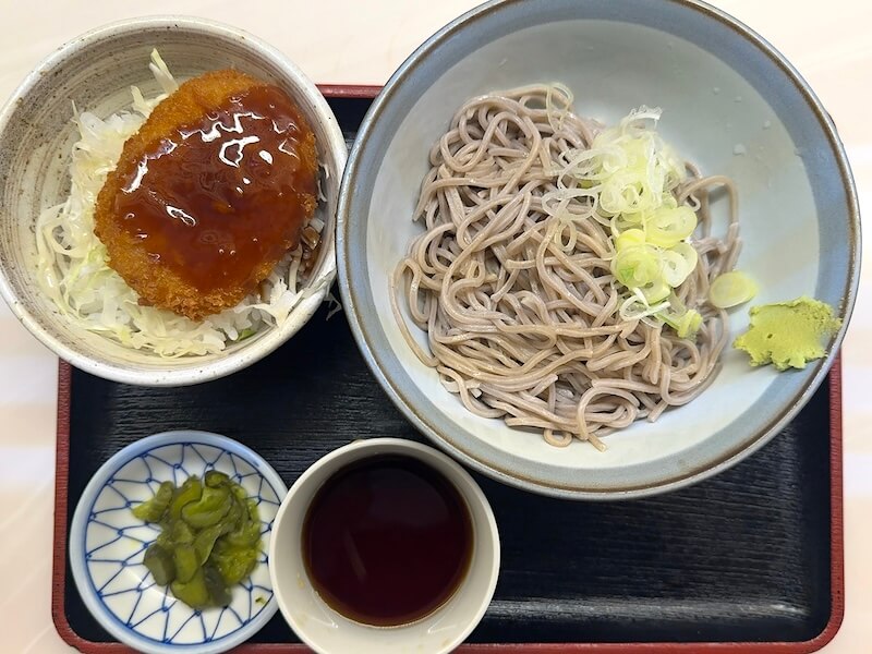 笠置そば内神田店のコロッケ丼セット