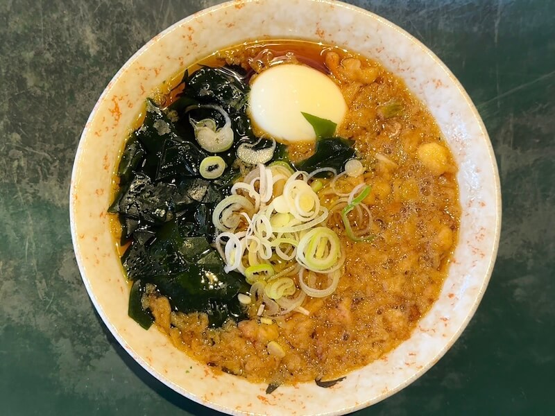 さかうえ(志村坂上)のたぬきわかめそば