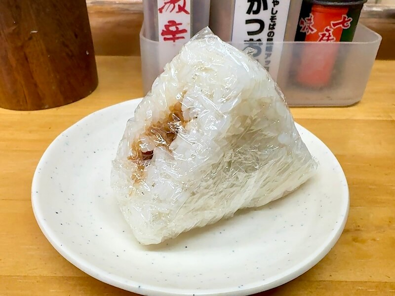 そば谷(板橋本町)の鶏そぼろおにぎり