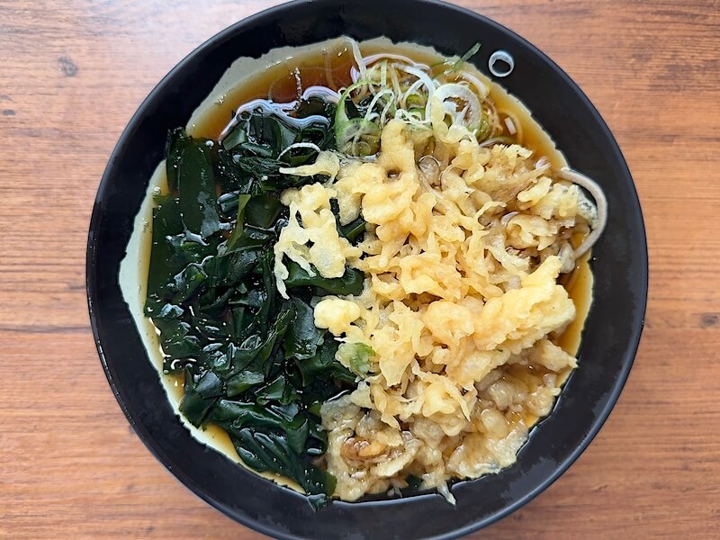 よりみち(大岡山)のたぬきわかめそば