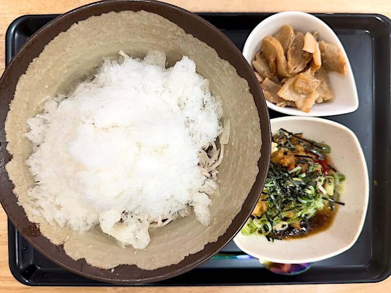 松石（高田馬場）の出汁かき氷そば（豚肉）
