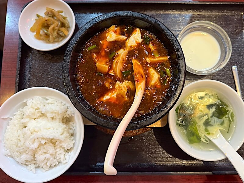 芊品香(九段下)の麻婆豆腐定食(中辛)