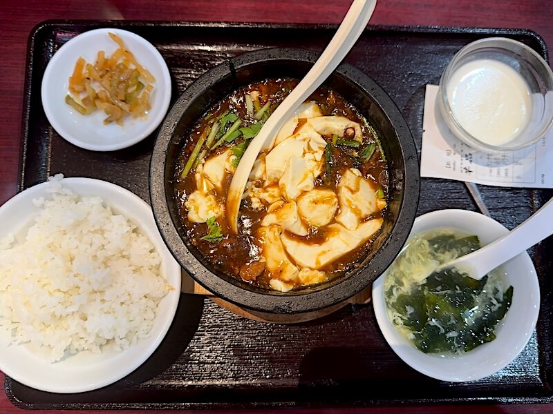 芊品香(九段下)の麻婆豆腐定食(小辛)