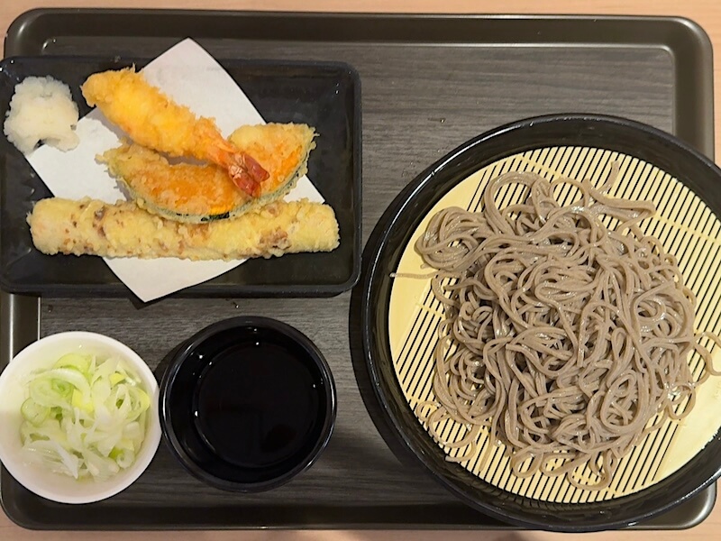 塩名人（市ヶ谷）の天もりそば