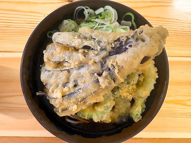 でん(戸越銀座)の冷やし夏野菜天そば