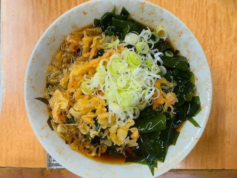 川一（秋葉原）のたぬきわかめそば