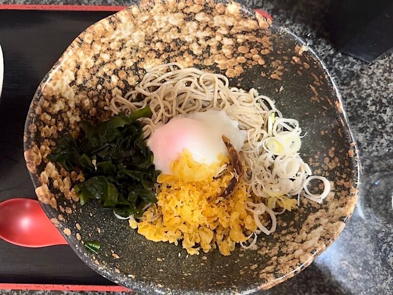 à la 麓屋（三田）の冷やしたぬきそば