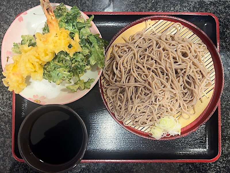 à la 麓屋（三田）の季節の天ぷらそば