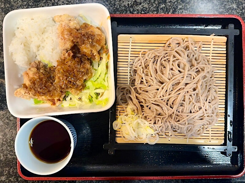 à la 麓屋（三田）の油淋鶏セット