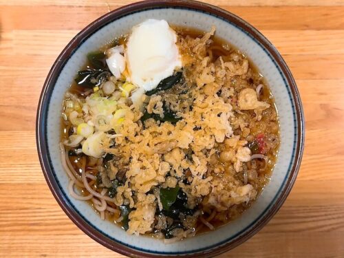 福そば（人形町）のたぬきわかめ温玉そば