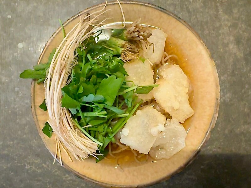 SUBA VS(渋谷)のセリと揚げ餅そば