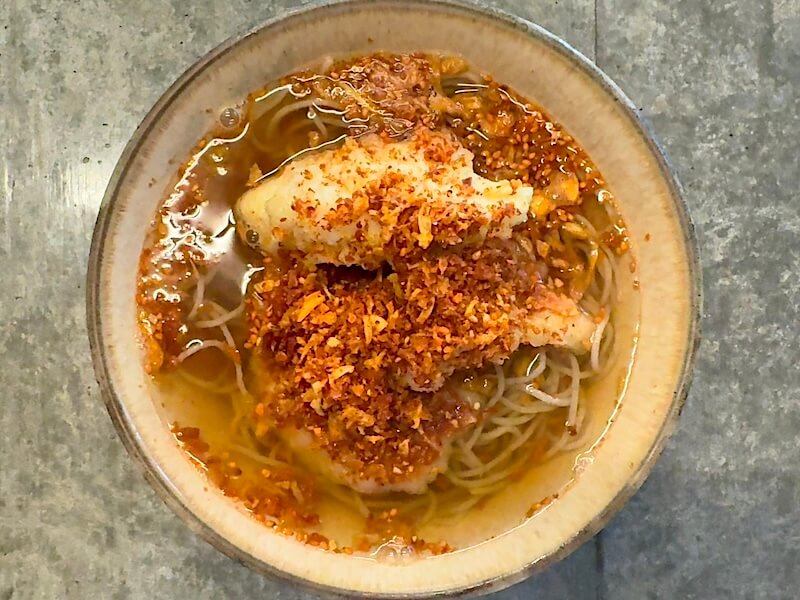 SUBA VS(渋谷)のとり天そば毛沢東スパイス