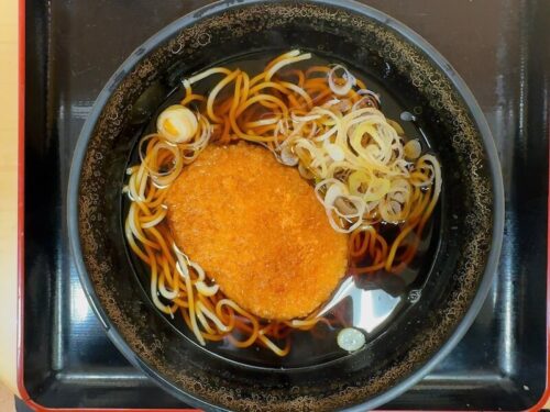 梅もとのコロッケそば