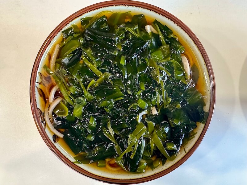 麺処盛盛の新わかめとめかぶ蕎麦