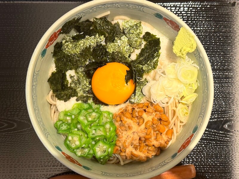 二天門やぶ（浅草）のおくらとろろ納豆そば