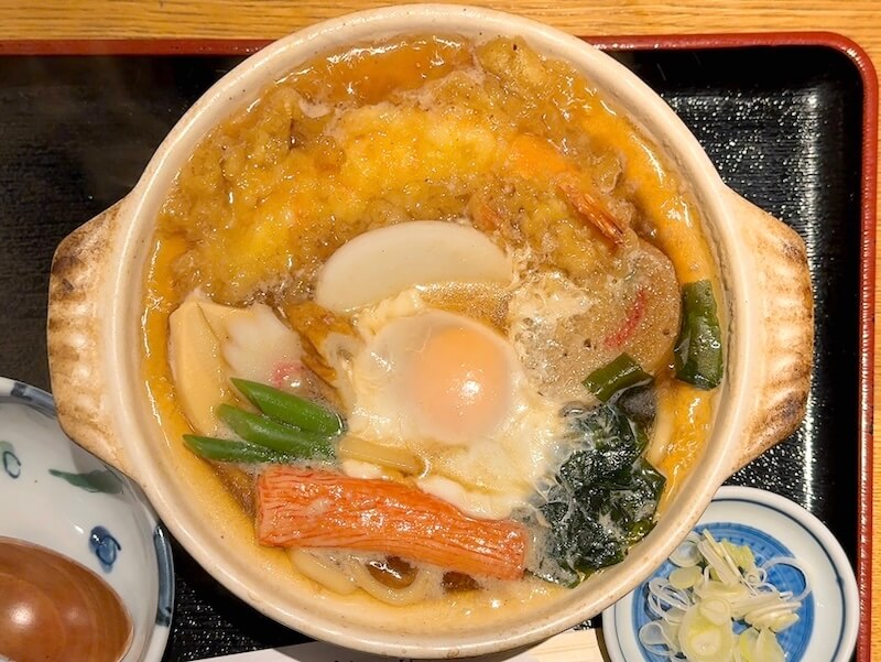 二天門やぶ（浅草）の鍋焼きうどん