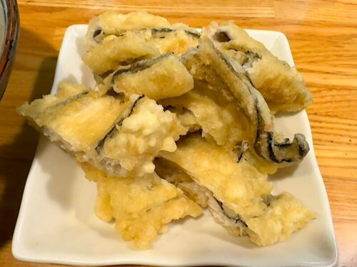 大きな穴子天は食べやすいサイズに切って別皿で提供してもらえます。
