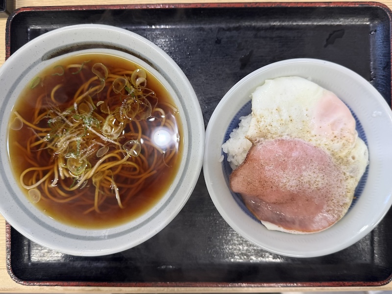 めとろ庵のハムエッグ丼セット1