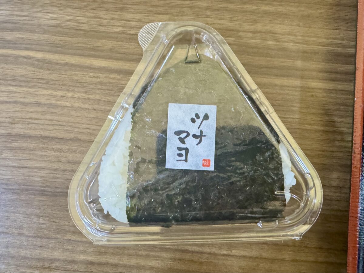 信州そば本陣のおにぎり（ツナマヨ）