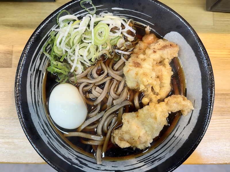 芽衣やの太そば大盛り＋唐揚げ・ゆで卵
