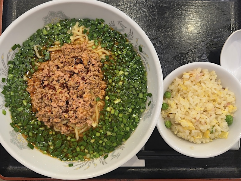光華亭の四川風湯麺半チャーハン付き2