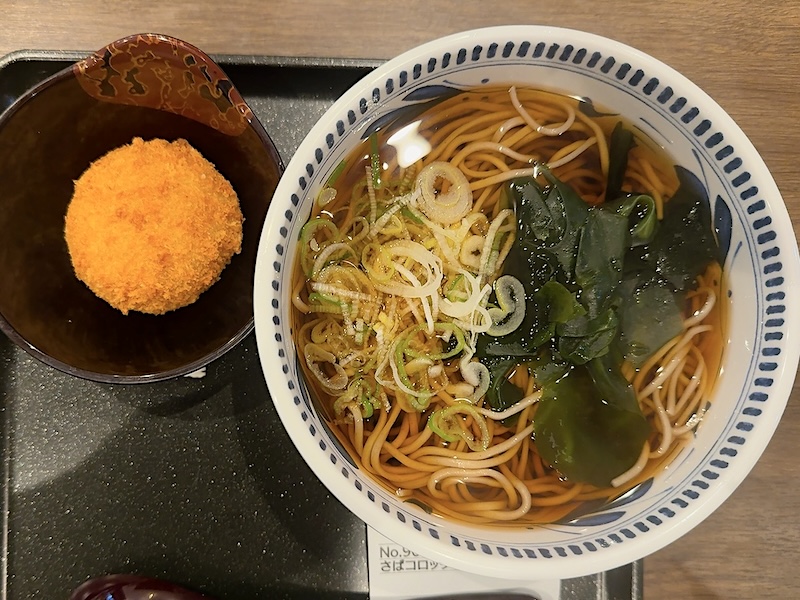 本家しぶそばのサバコロッケそば1