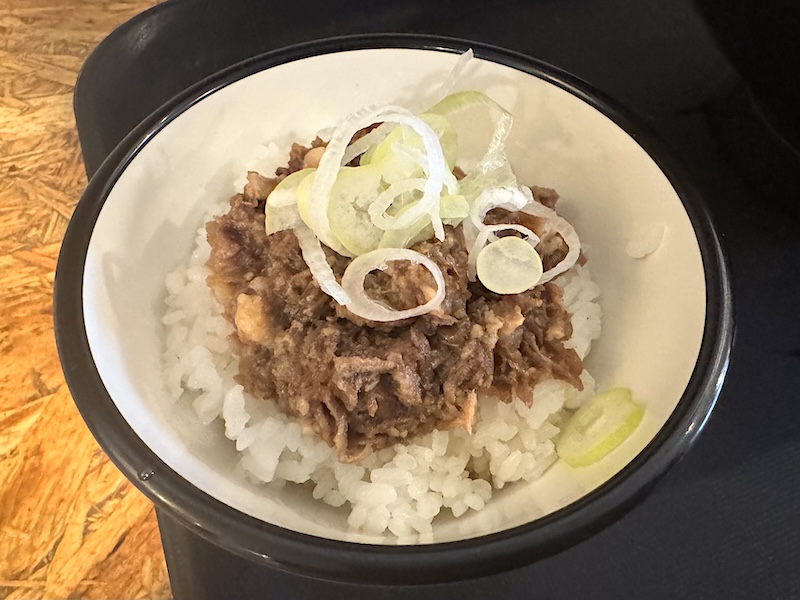そばうさの牛すじご飯小1