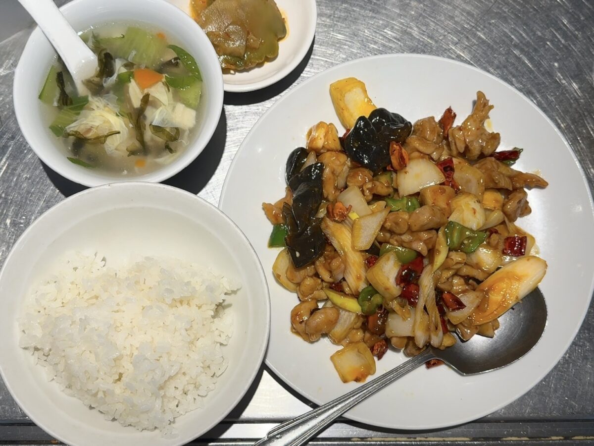 四季煲坊の四川名物鶏肉唐辛子炒め1