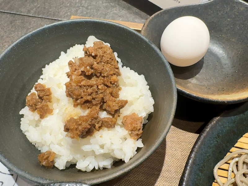 トムラウシの和牛そぼろ玉子めし1
